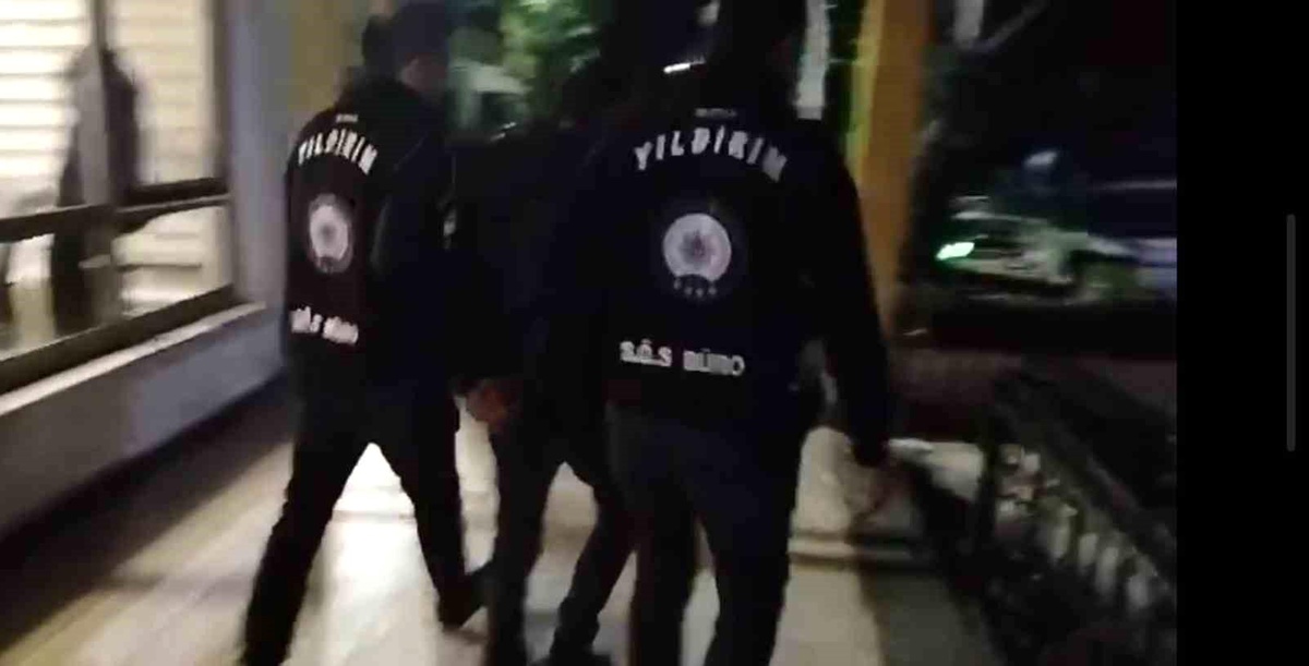 Silahlı Yağma Firarisi Bursa\'da Yakalandı