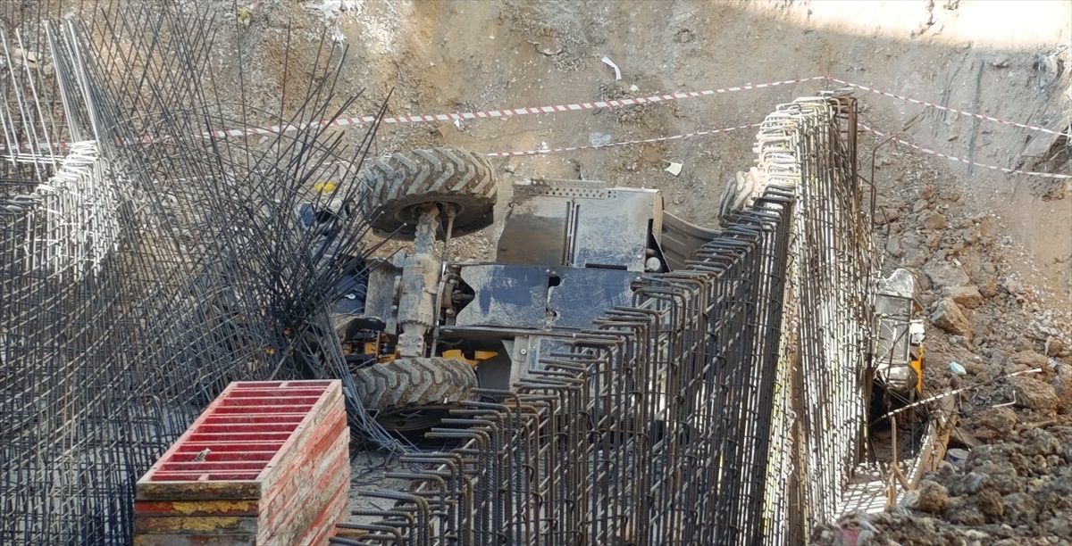 Adıyaman\'da İş Makinesi Devrildi: 1 Yaralı