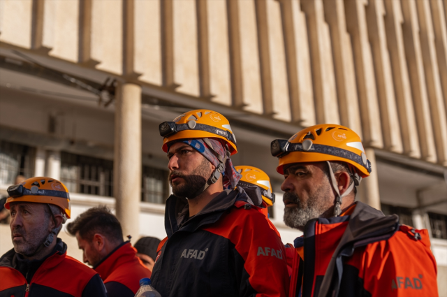 AFAD, Sednaya Hapishanesi'nde arama kurtarma çalışması başlattı