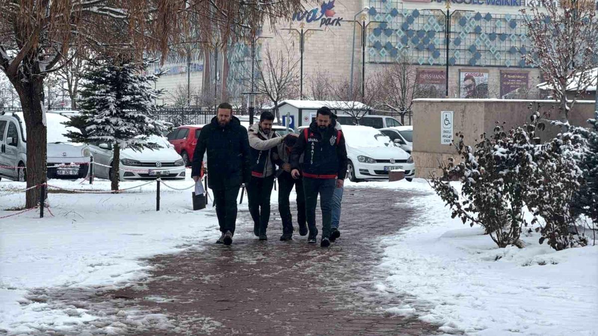 Sivas\'ta Anne ve Oğul Cinayeti: Zanlı Tutuklandı