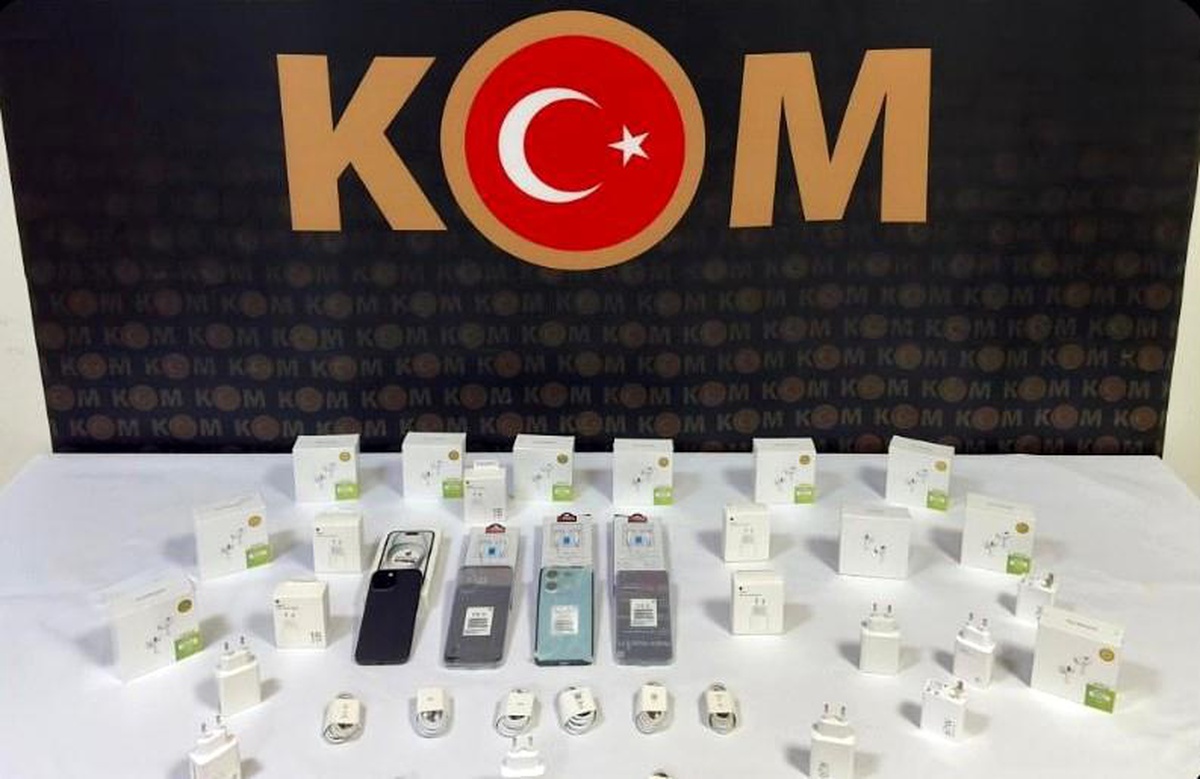 Bingöl\'de Kaçak Telefon ve Aksesuar Ele Geçirildi