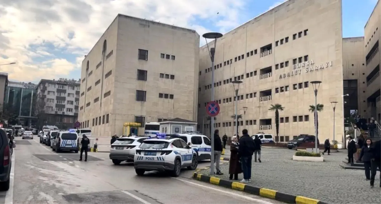 Bursa\'da Duruşma Salonunda Silahlı Saldırı: 2 Sanık Öldürüldü, 6 Kişi Tutuklandı