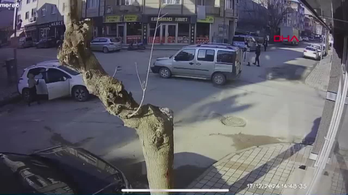 İnegöl\'de Trafik Kazası: 3 Yaralı
