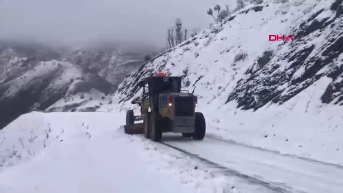 Diyarbakır\'da Kapanan Kırsal Mahalle Yolları Açıldı