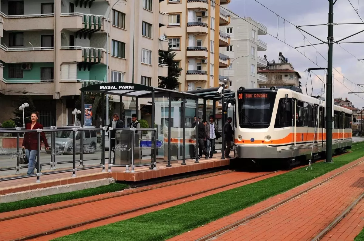 Gaziantep\'te Öğrencilere ve Öğretmenlere Toplu Taşıma Desteği