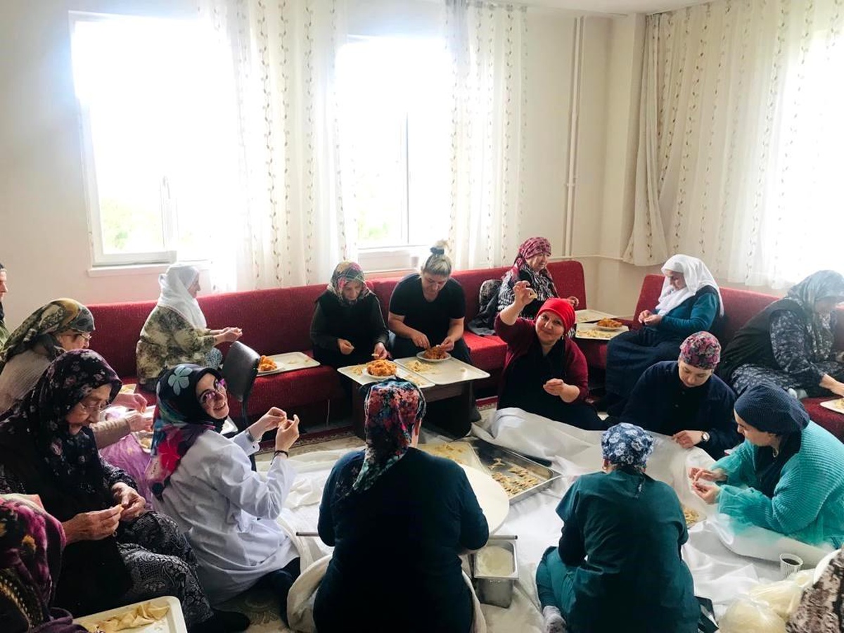 Huzurevi Sakinleri Geleneksel Aktivitelerle Yaşama Bağlılıklarını Artırıyor