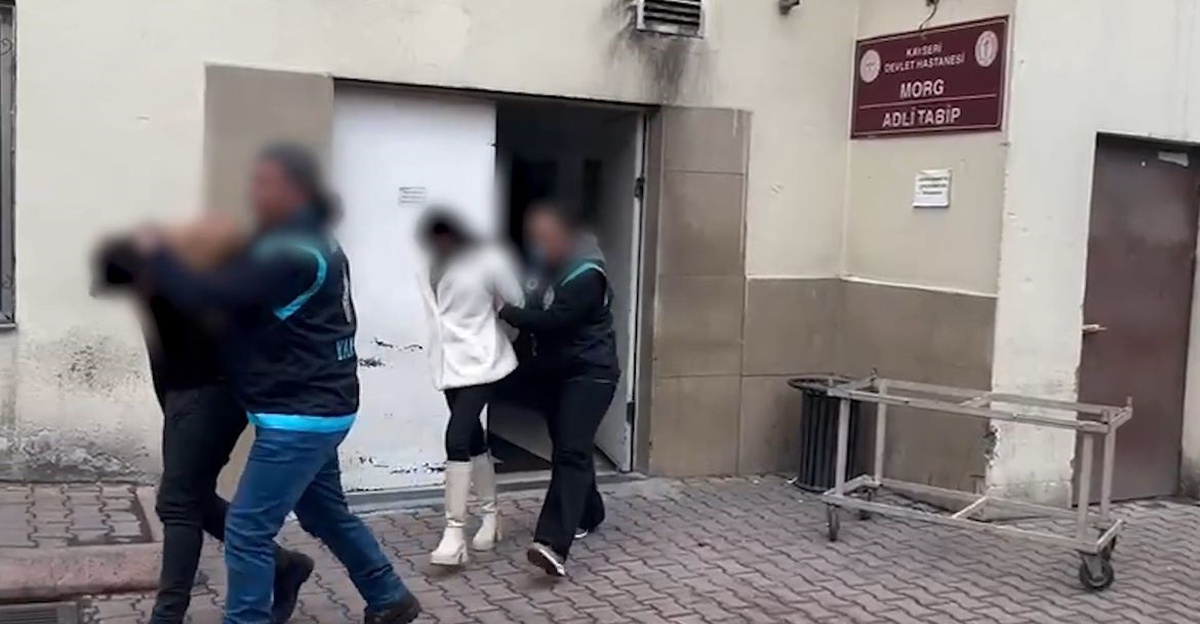 Kayseri\'de Dolandırıcılık Operasyonu: İki Kişi Tutuklandı