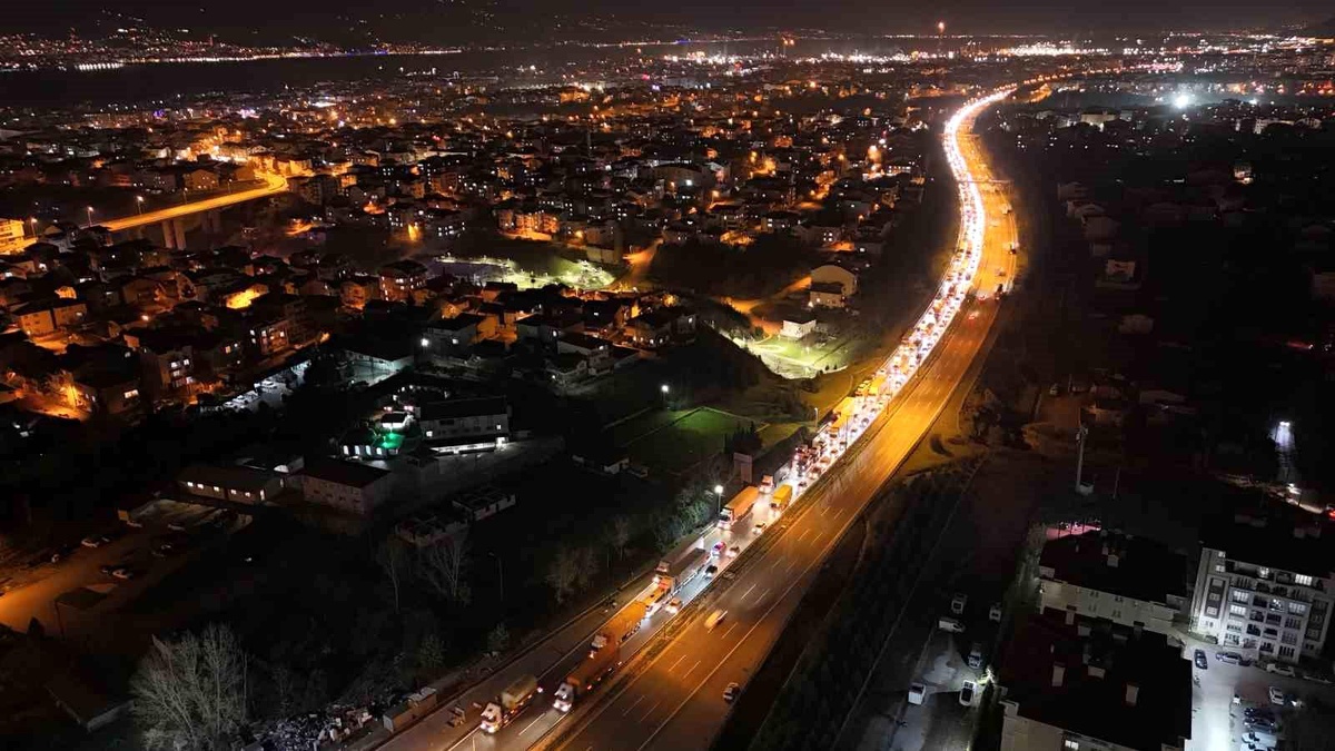 Kocaeli\'de Zincirleme Kaza: 2 Yaralı