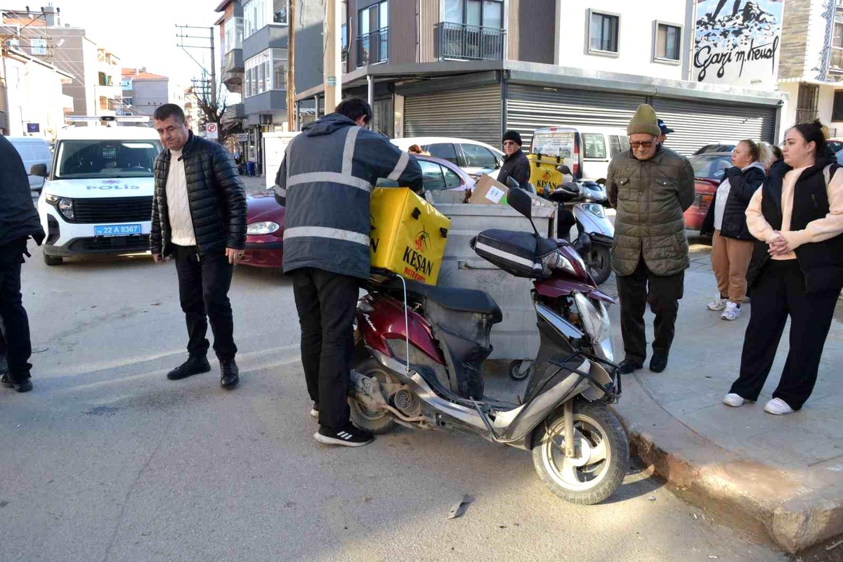 Keşan\'da Motosiklet-Otomobil Çarpıştı