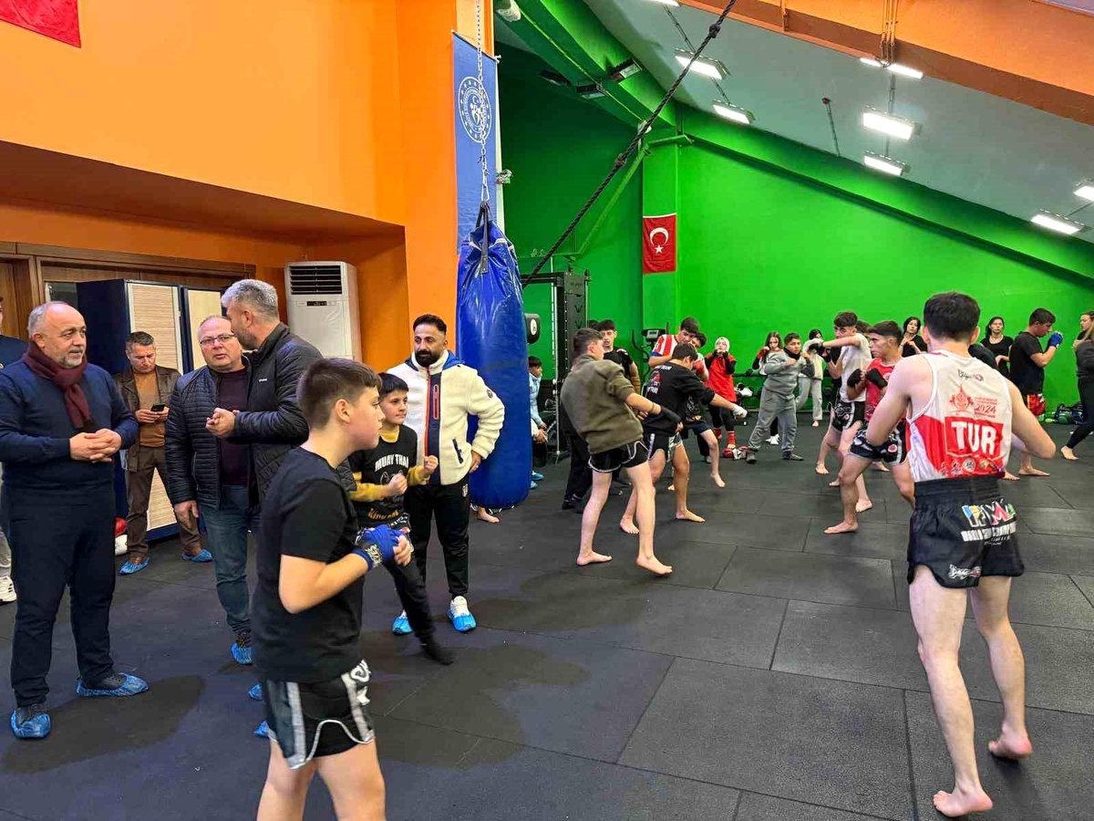 Afyonkarahisar\'da Muaythai Antrenmanı