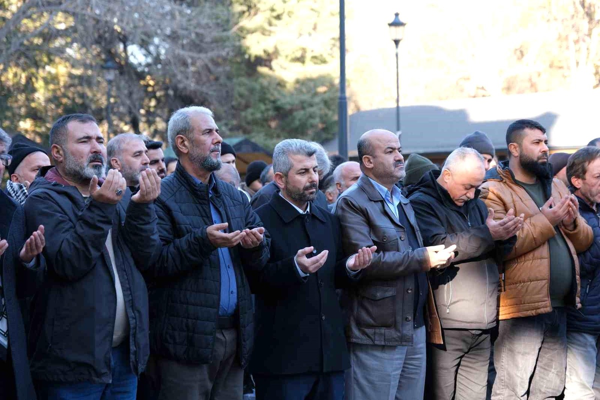 Rim\'in dedesi için gıyabi cenaze namazı kılındı