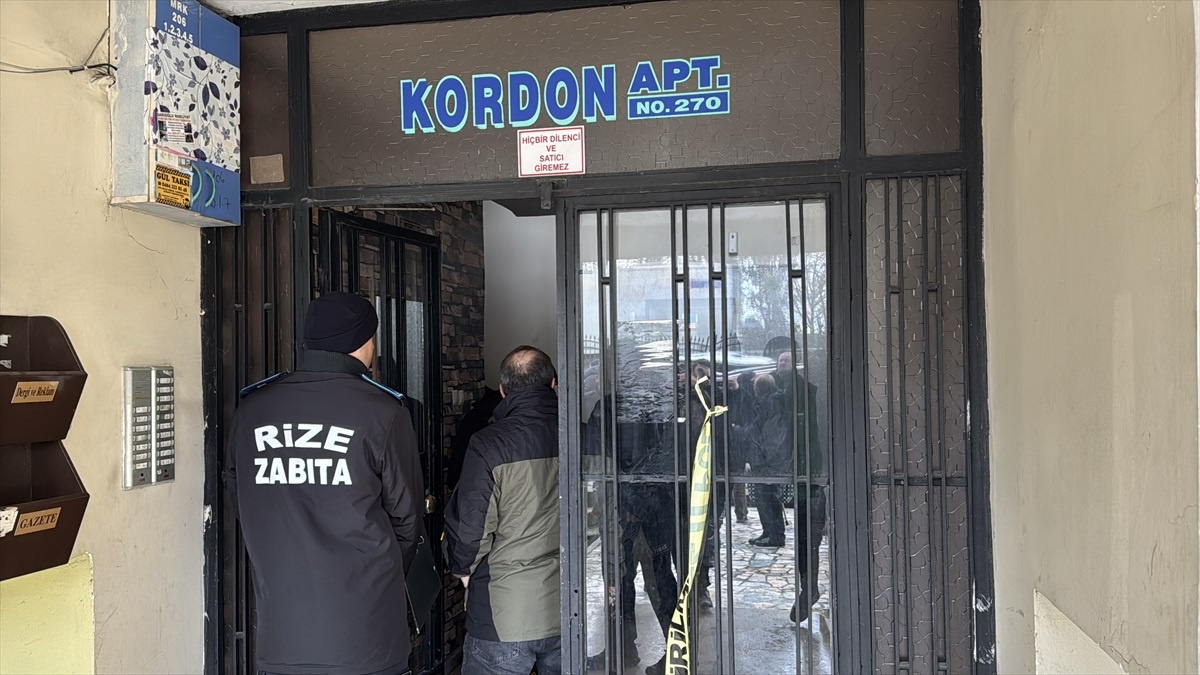 Rize\'de Fırtına Nedeniyle Apartman Tahliyesi