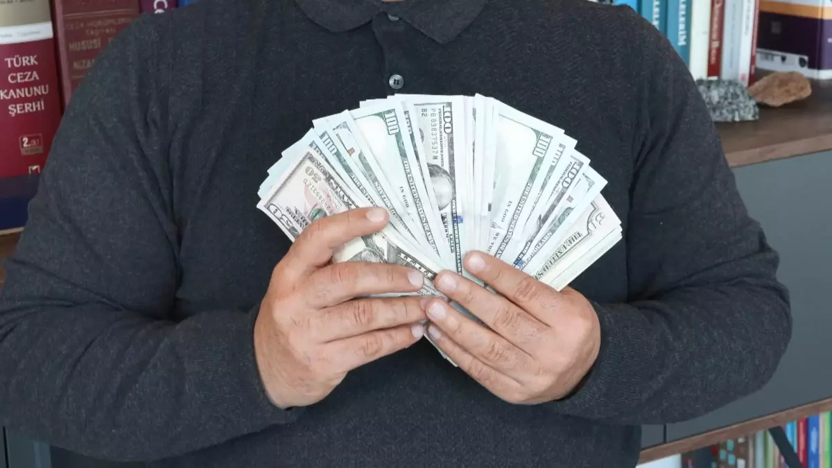 Bakırköy\'de Tekstilci 15 Bin Dolar Dolandırıldı