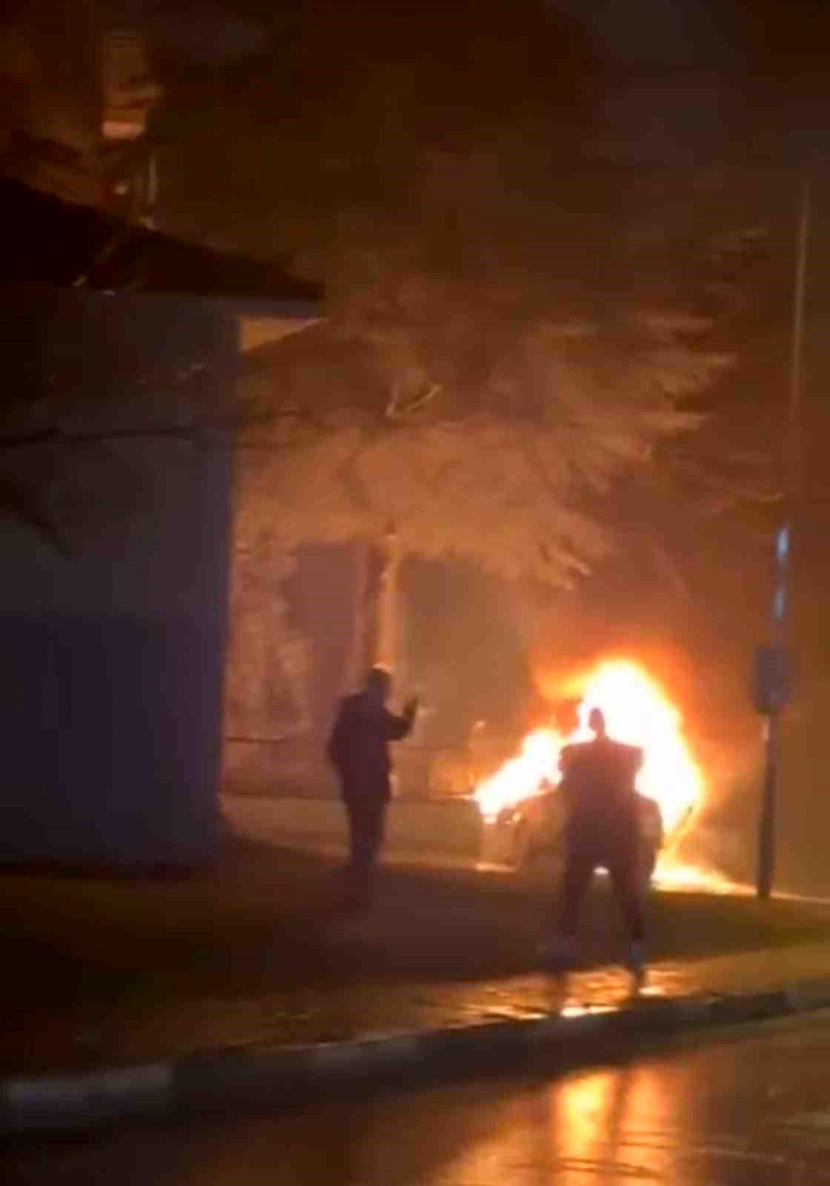 Bursa\'da otomobil yangını: 2 kişi kurtuldu