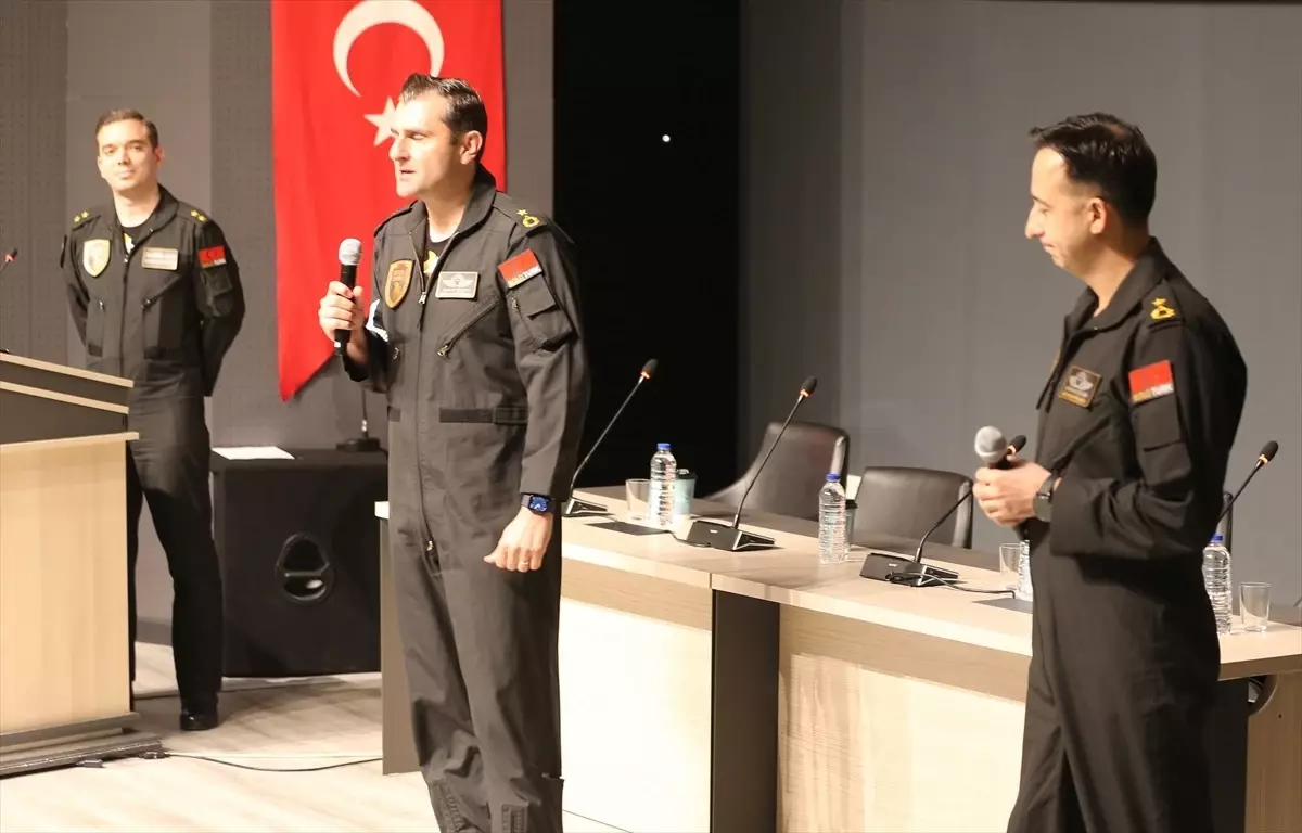 SOLOTÜRK Pilotları Öğrencilerle Buluştu