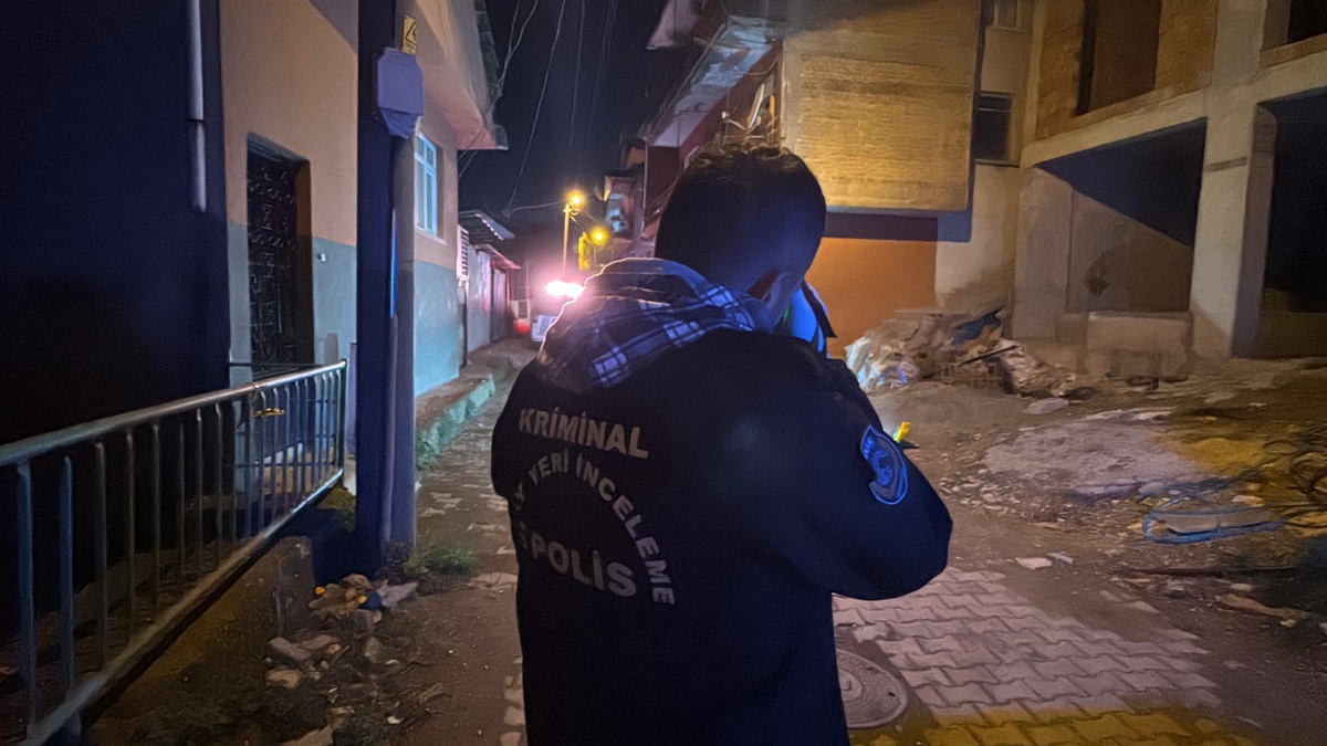 Kocaeli\'de Tabancayla Yaralama Olayı: Arkadaşını Vurdu, Kaçtı