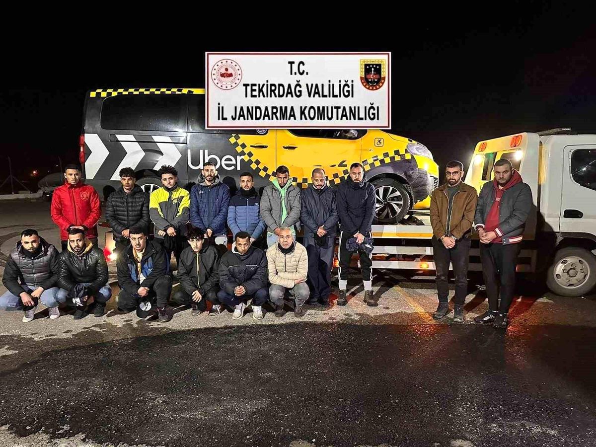 Tekirdağ\'da 14 Kaçak Göçmen ve 2 Organizatör Yakalandı