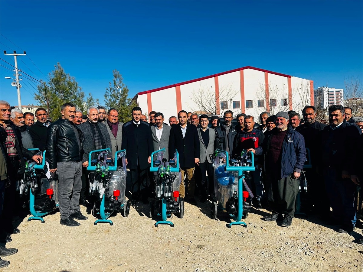 Besni\'de 80 Üreticiye Süt Sağım Makinesi Dağıtıldı
