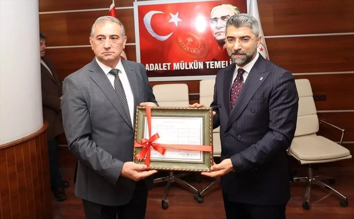 AK Parti Erzurum İl Başkanı İbrahim Küçükoğlu, mazbatasını aldı