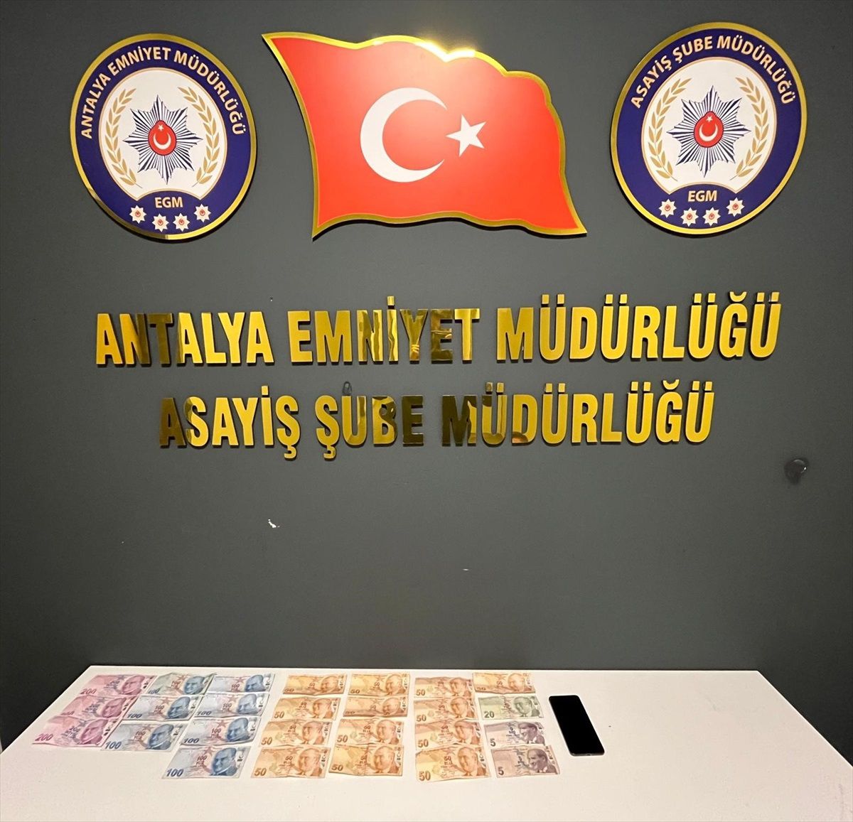 Antalya\'da Polis Taklidiyle Dolandırıcılık