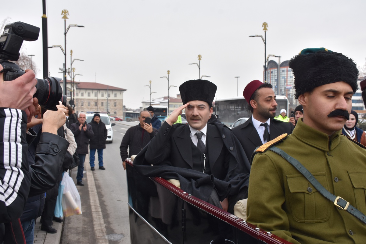 Atatürk\'ün Sivas’tan Ayrılışı Temsili Olarak Canlandırıldı