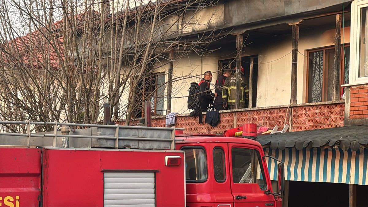 Bartın\'da Yangın: 2 Ev Hasar Gördü
