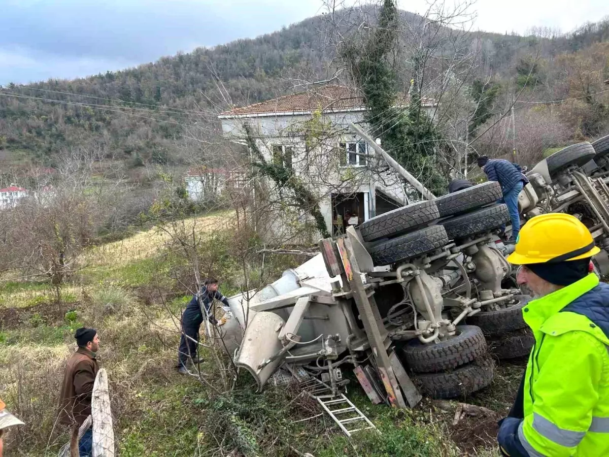 Kastamonu\'da Beton Mikserinin Devrilmesi