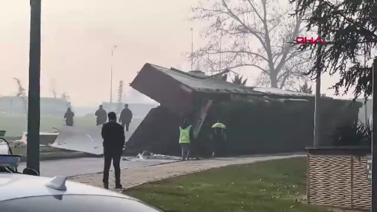 İnegöl\'de Suntalı TIR Devrildi, Trafik Kilitlendi