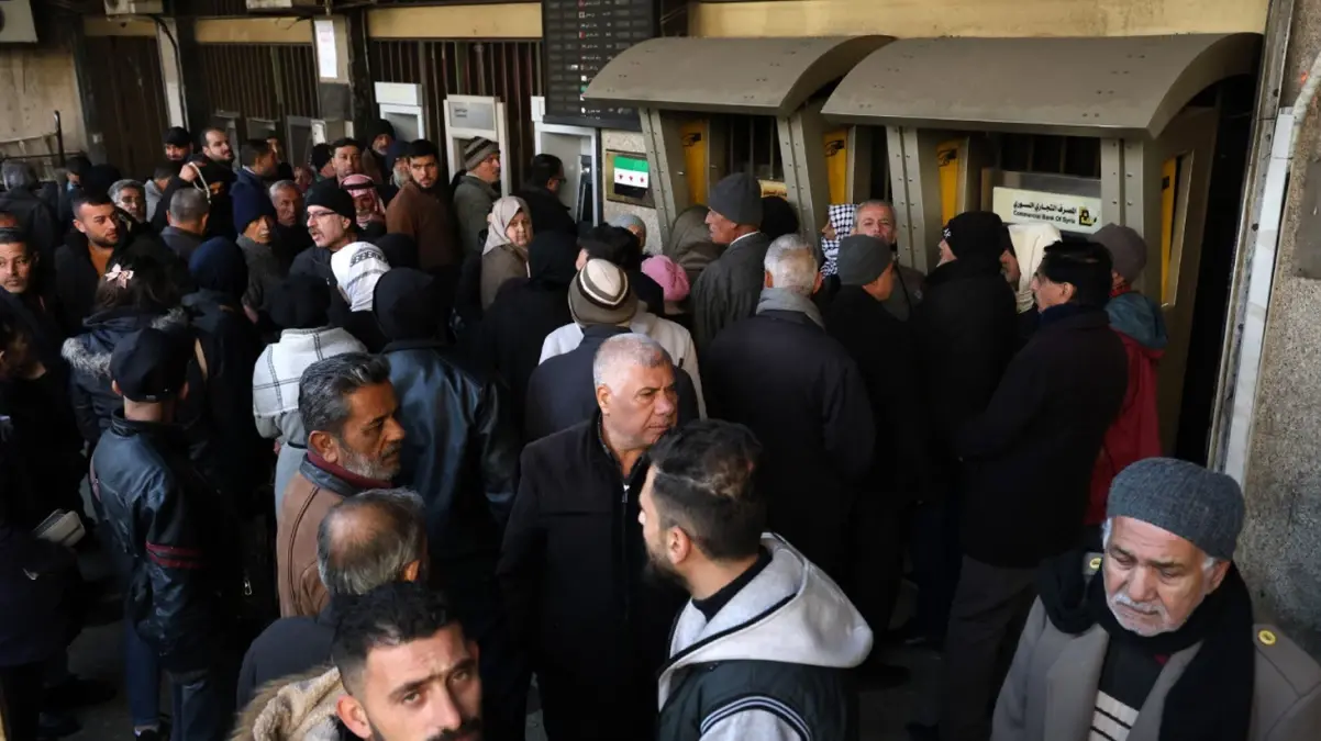 Büyük değişiklik sonrası bankalara akın edenler hüsran yaşadı