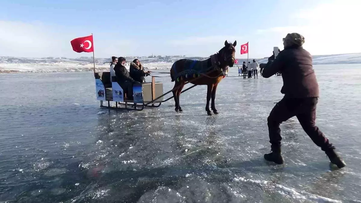 Çıldır Gölü\'nde Kış Eğlencesi