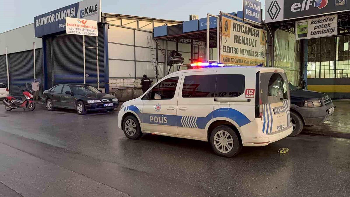 Kocaeli\'de İşçi Çatıdan Düştü