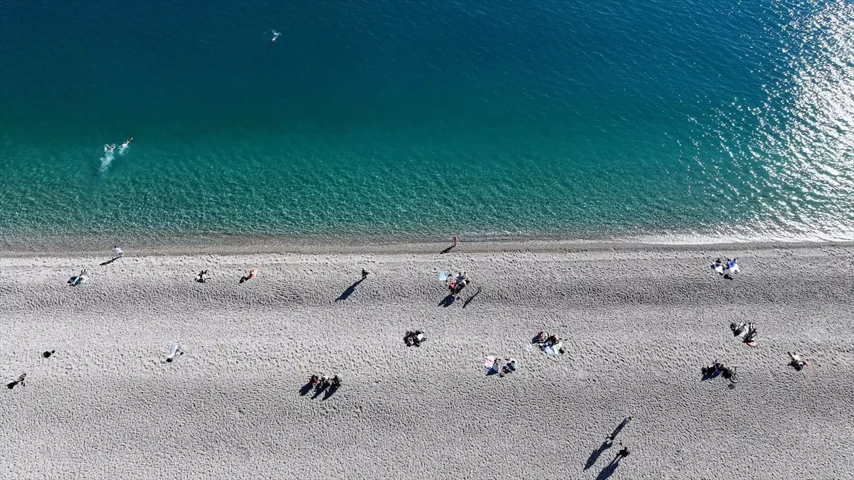 Antalya\'da Güneşli Gün Keyfi