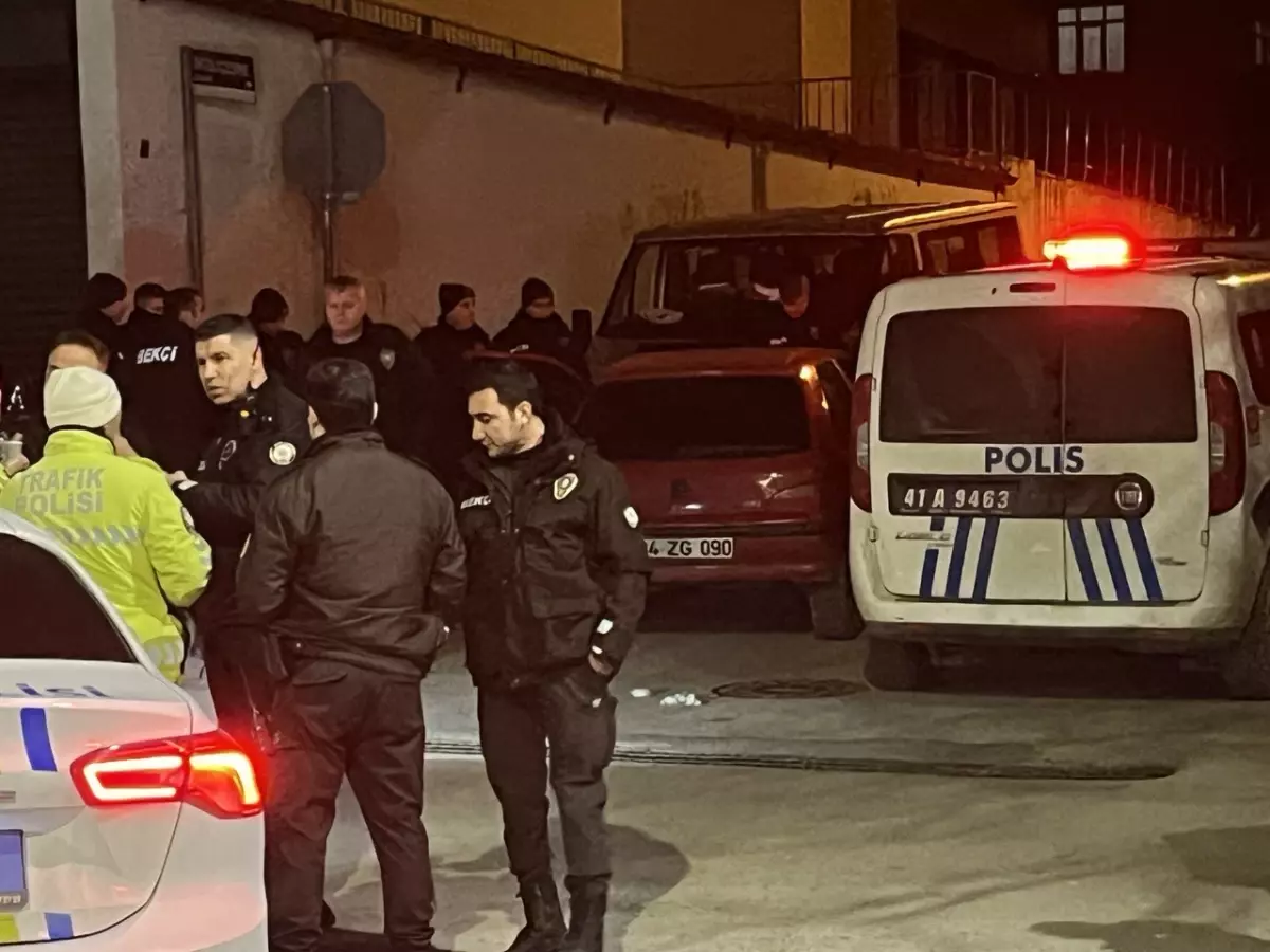 Alkollü Sürücü Drift Yaptı, Polis Aracına Çarptı