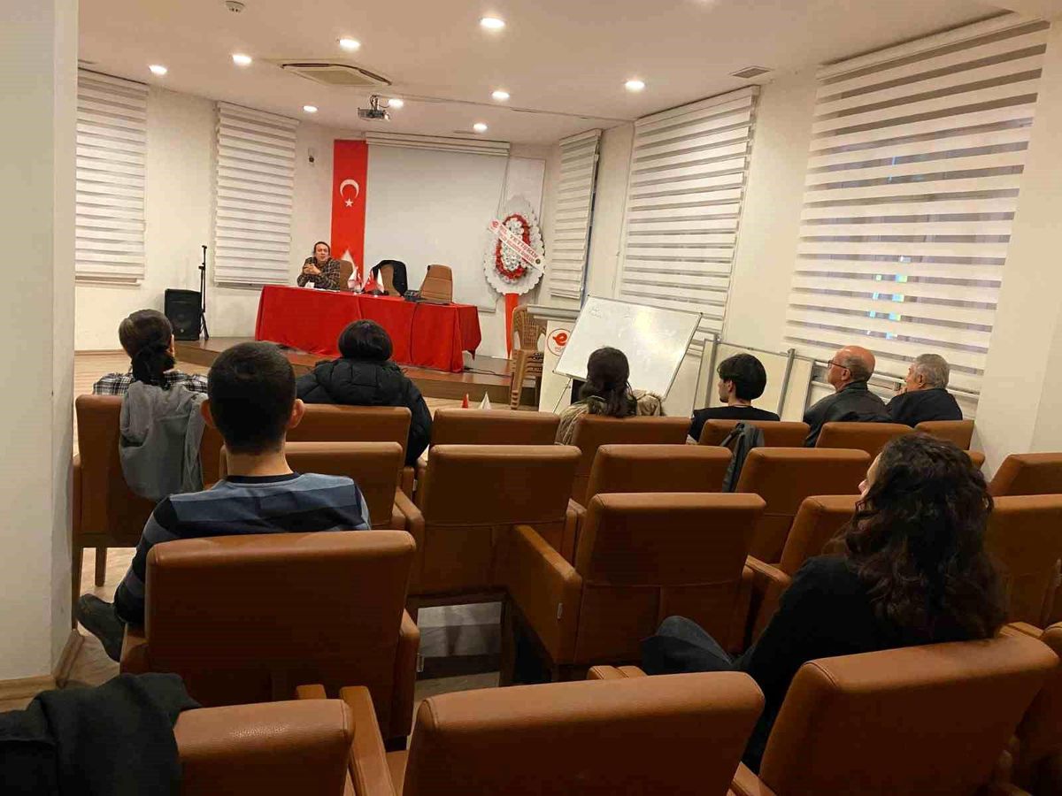 Efeler\'de Senaryo ve Tiyatro Yazarlığı Kursu Başladı
