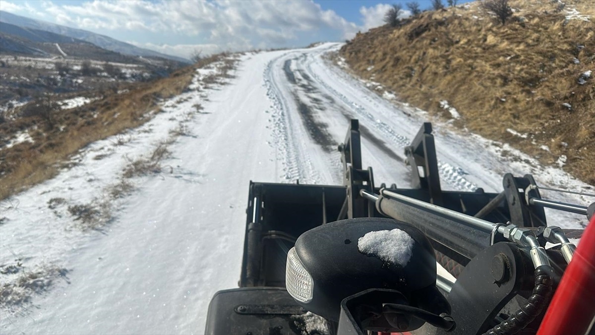 Elazığ\'da Kapanan 5 Köy Yolu Açıldı