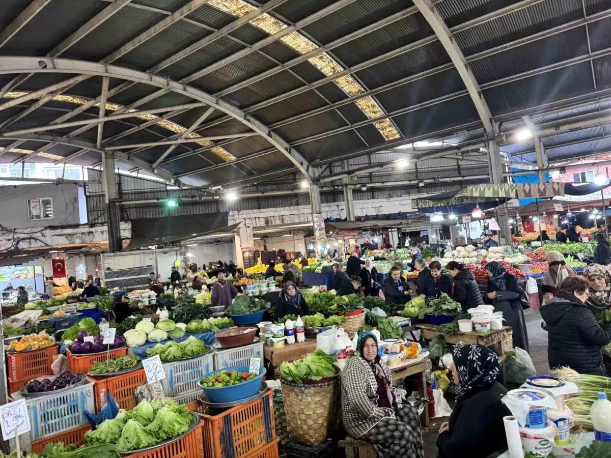 Zonguldak\'ta Pazar Yoğunluğu Devam Ediyor