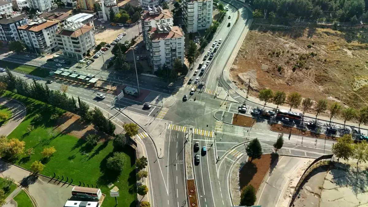 Gaziantep\'te Ulaşım Altyapısına Yatırım: 15 Katlı Kavşak Tamamlandı