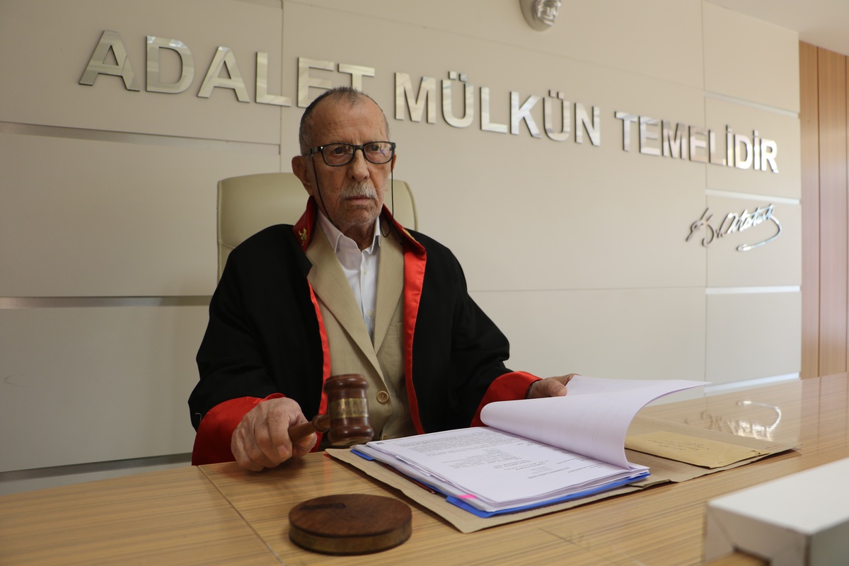 Alzheimer Hastası Naci Çelenk\'in Hakimlik Hayali Gerçekleşti