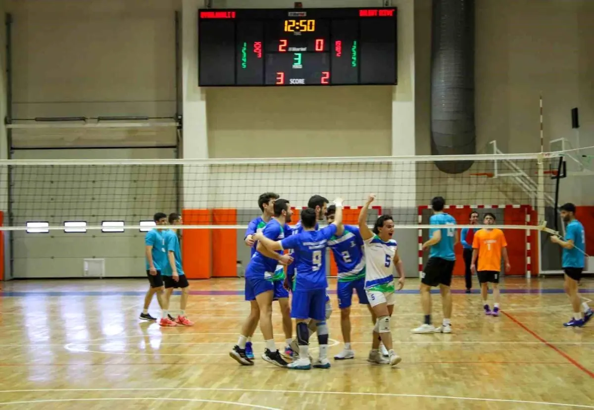 SUBÜ Voleybol Takımları Şampiyon oldu