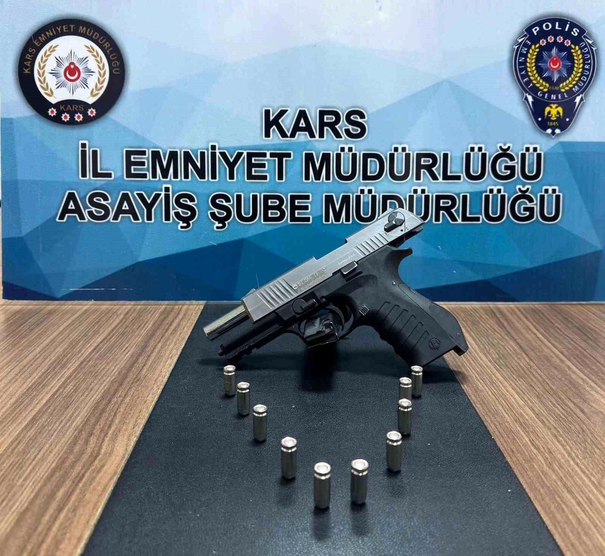 Kars\'ta Silah ve Mühimmat Ele Geçirildi