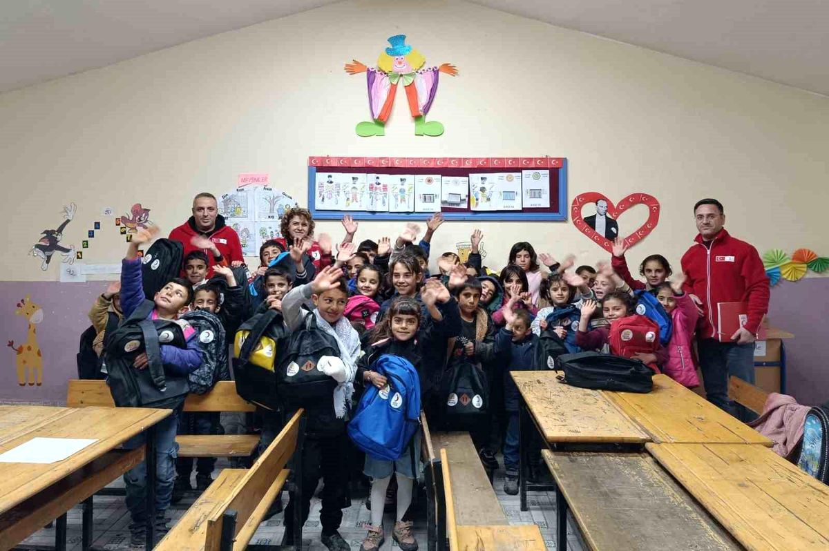 Kızılay, Erzurum\'da 200 Öğrenciye Destek Verdi