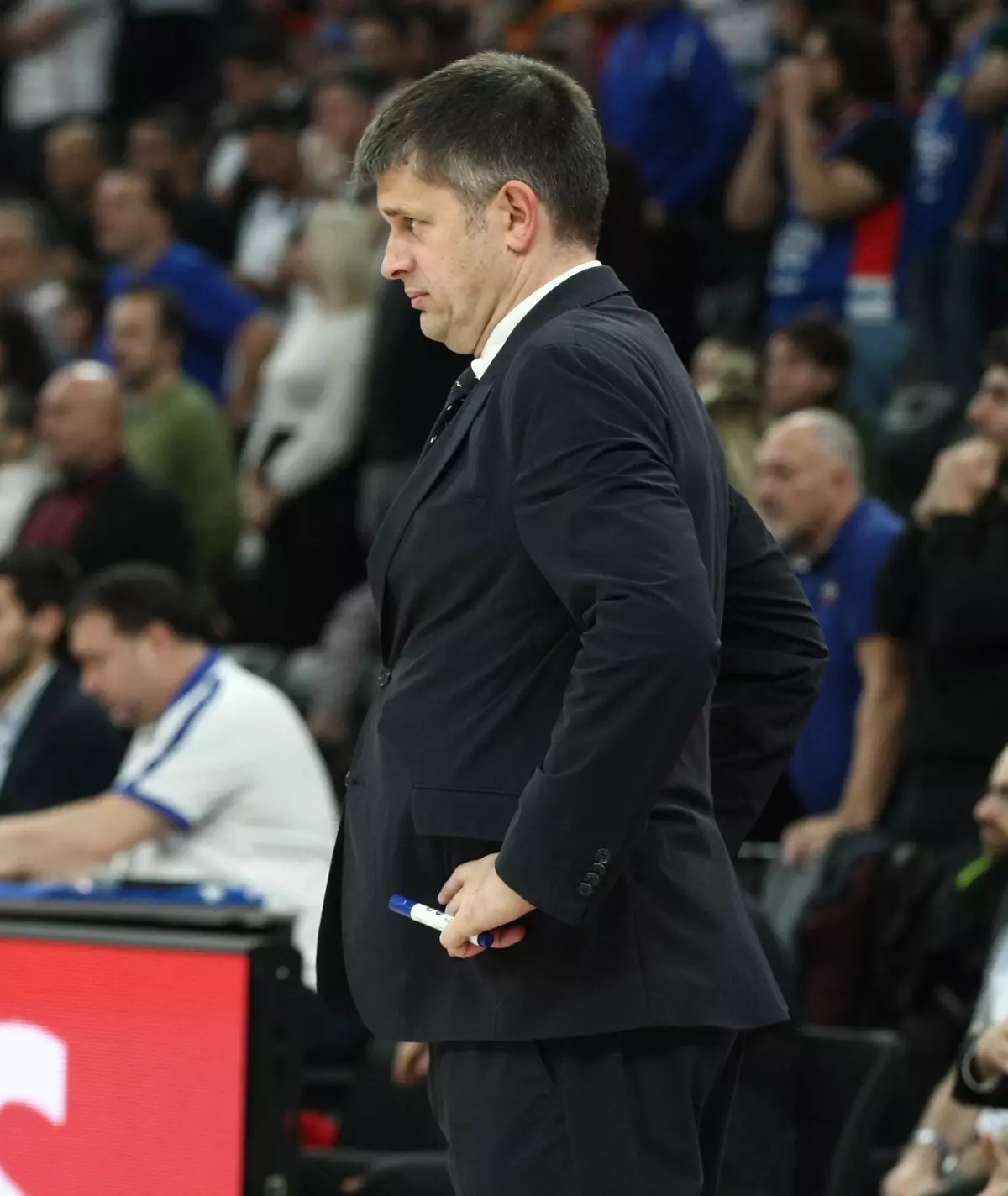 Anadolu Efes, Kızılyıldız\'ı Mağlup Etti