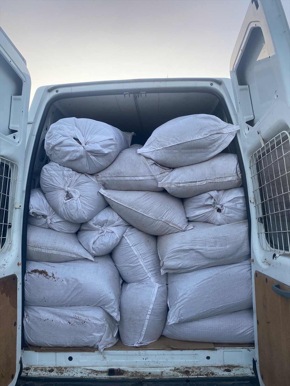Kocaeli\'de 1,6 Ton Kaçak Tütün Ele Geçirildi