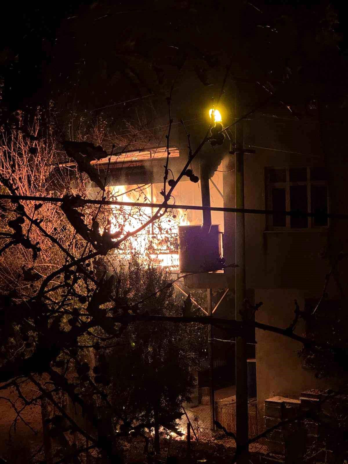 Kozan\'da gece yangın paniği