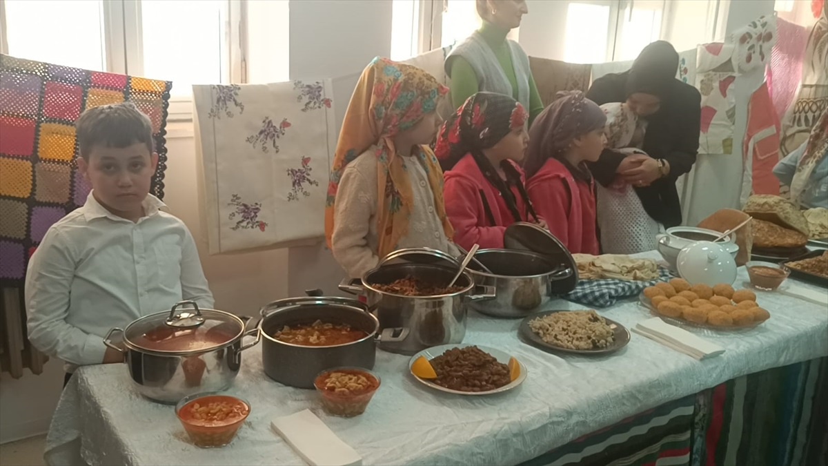 Kozan\'da Tutum, Yatırım ve Türk Malları Haftası kutlandı