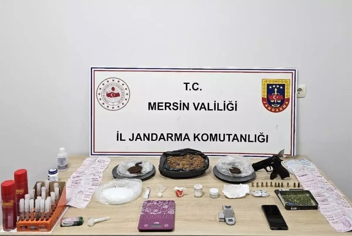 Mersin\'de Uyuşturucu Operasyonu: 3 Tacir Yakalandı