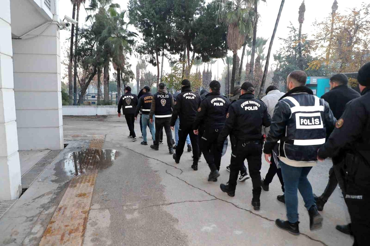 Mersin\'de Fuhuş Çetesi Çökertildi