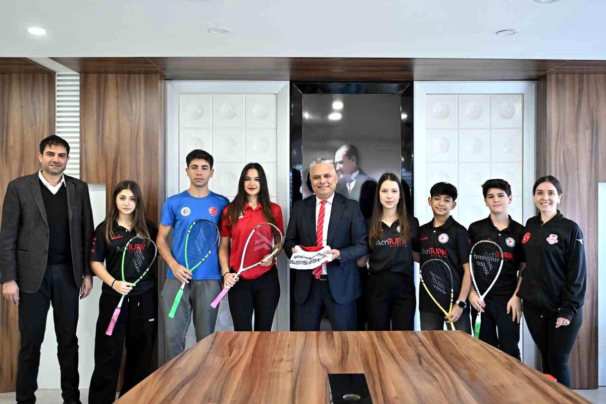 Muratpaşa\'nın Squash Başarısı: 50 Lisanslı Sporcu Yetiştirildi