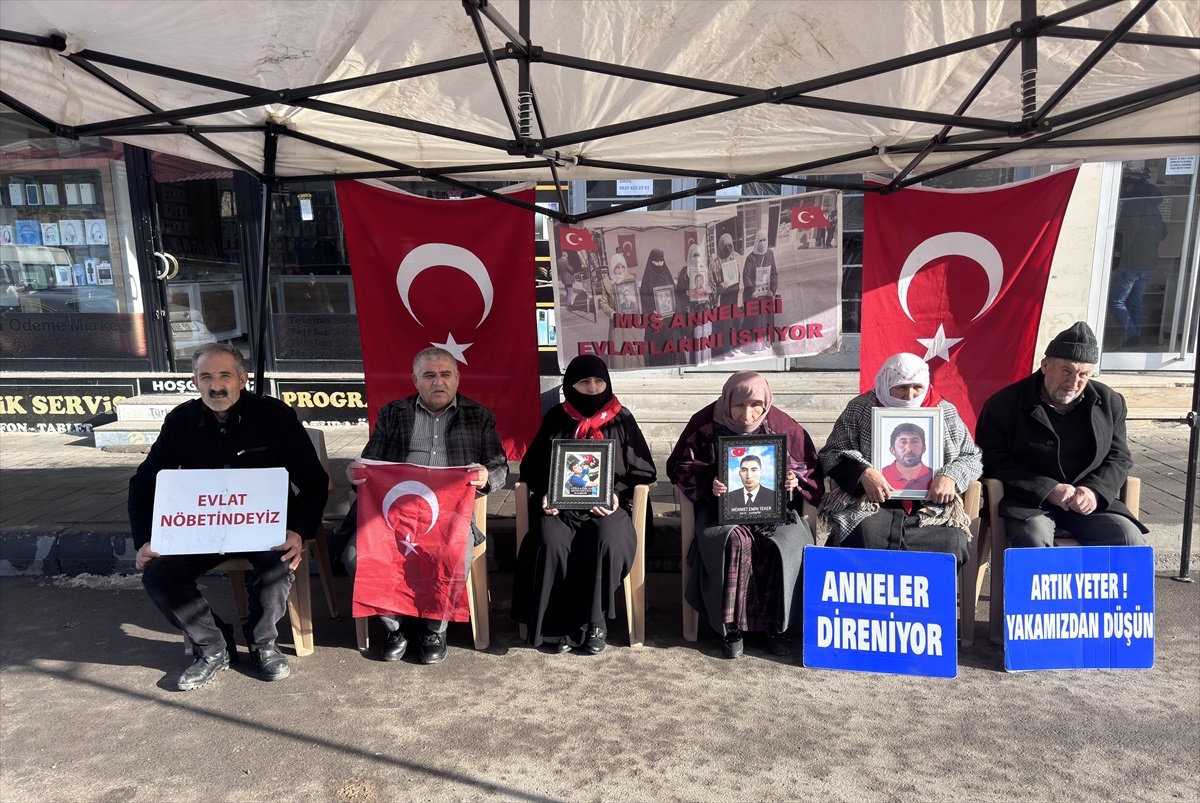 Muş\'ta Evlat Nöbeti Sürüyor