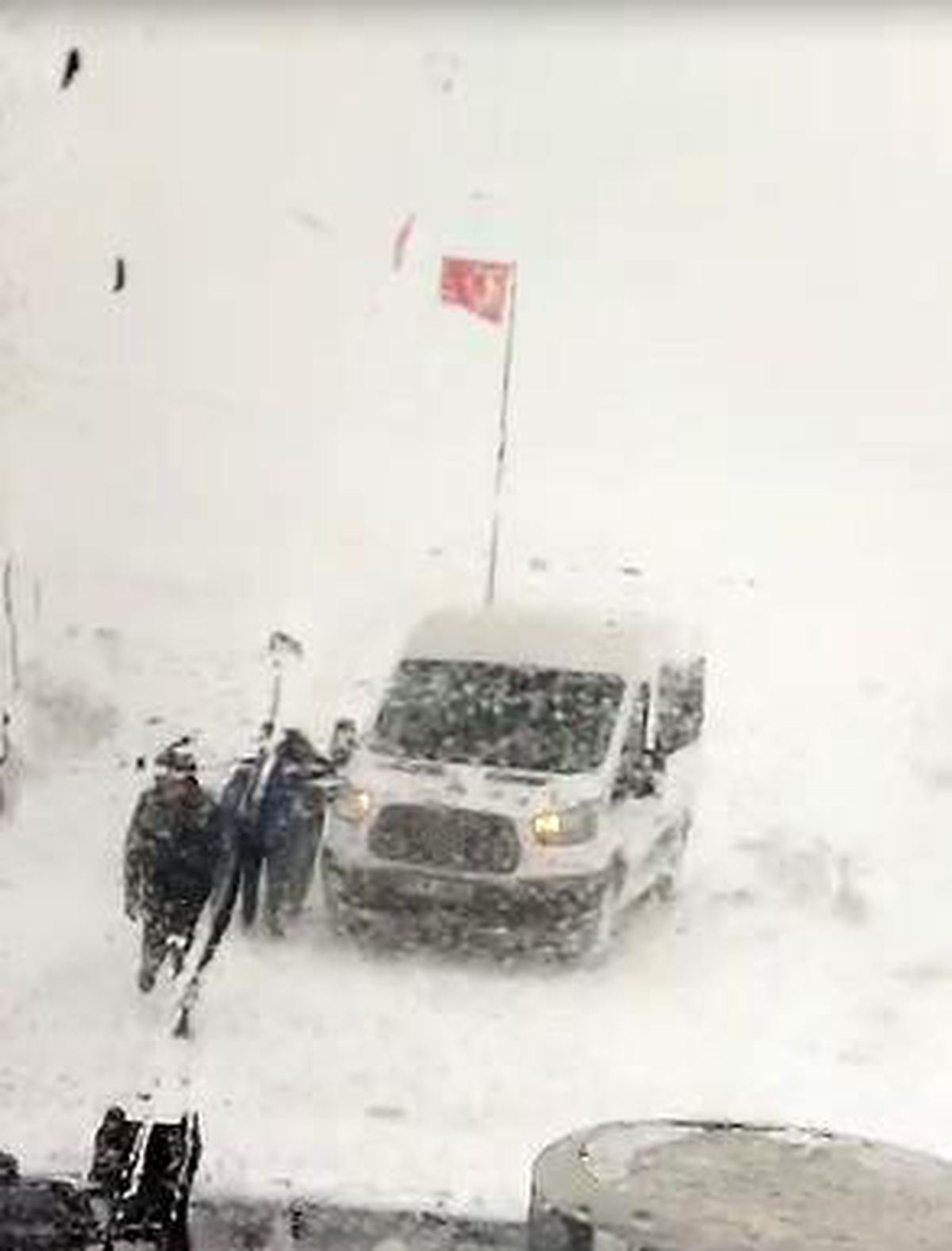Ardahan\'da Mahsur Kalan Öğrenci Servisi Kurtarıldı